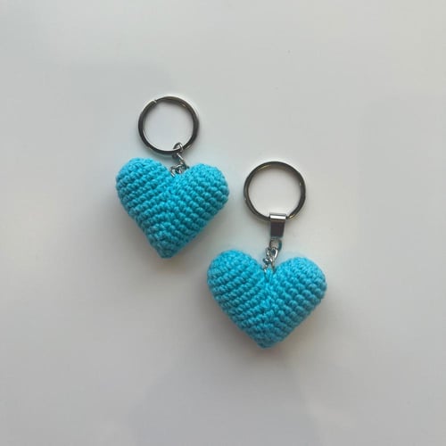 ألوان ميدالية كروشيه قلوب