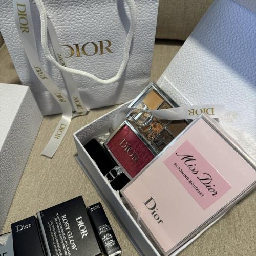 بكج مكياج ديور