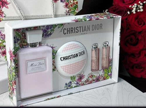 مجموعة كرستيان ديور