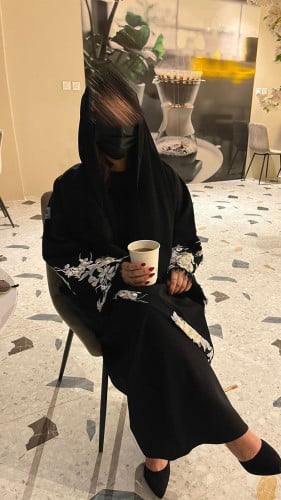 عباية تول مع طرحة مطرزة