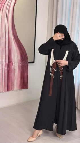 عباية ريناد حرير ياباني ملكي بتطريز يدوي ساحر