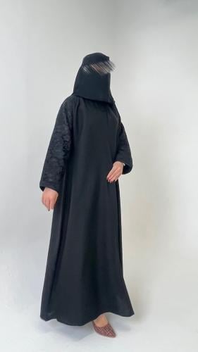 عباية كريب كتان فاخرة بأكمام تدخيلة دانتيل وتفاصيل...