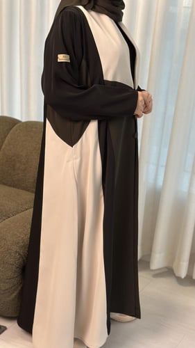 عباية ترند كريب ملكي خفيف كسره بالجوانب مقفله