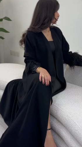 عباية كريب سيراميك كلفه مطرزه فالكم وريش