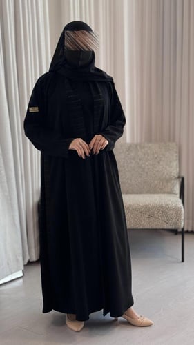 كريب ملكي سواد فاحم نص كلوش بكسره وتطريز