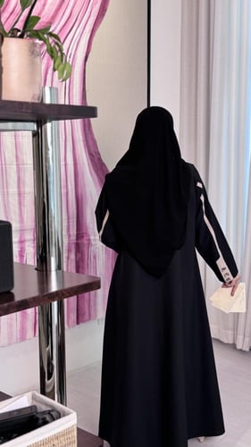 عباية كريب خفيف وكتان بازار انيقه مقفله