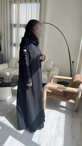حرير ياباني مع شك خفيف على الاكتاف