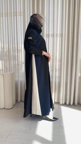 بليزر كريب كحلي بتدخيلة قماش مبطنة وقصّة انسيابية...