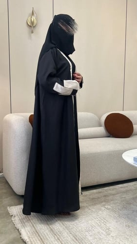 عباية رونق قماش بروش فاخر بتدخيلات عصرية