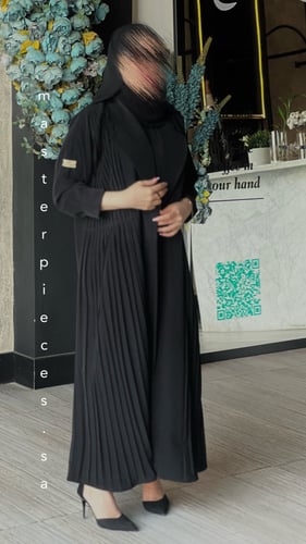 عباية قماش حرير ياباني بياقه انيقه وكسرات