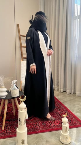 عباية كتان تطريز شك يدوي ع الاكمام قلاب