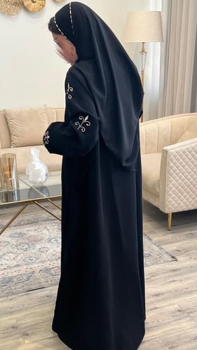 عباية كريب إندونيسي بشك يدوي وتطريز على العباية وا...