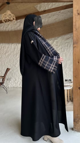 عباية كتان بياقة واكمام شانيل