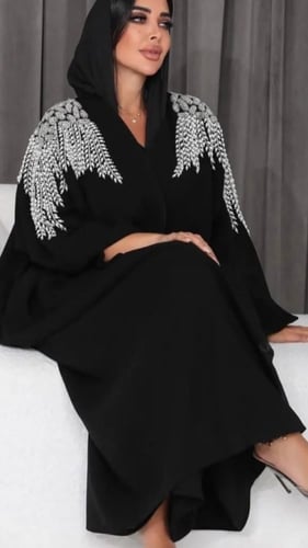 عباية نص بشت قماش باربي شك فضي فالاكتاف