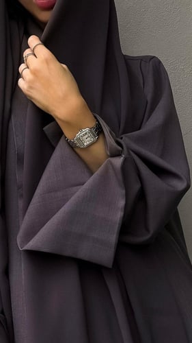 عباية لنن كسرات فالظهر مع اكمام انيقه