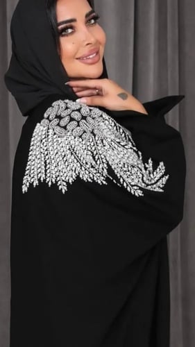 عباية نص بشت قماش باربي شك فضي فالاكتاف