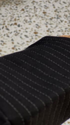 عباية كريب اندونيسي بقصه هندسي وتطريز كحلي نص كلوش