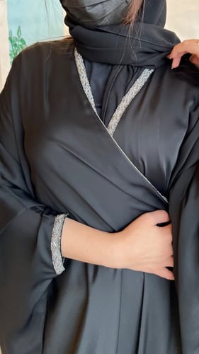 عباية بشت حرير مع شريط شك