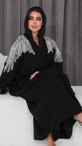 عباية نص بشت قماش باربي شك فضي فالاكتاف