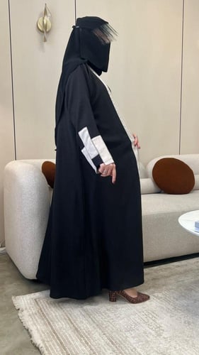 عباية رونق قماش بروش فاخر بتدخيلات عصرية