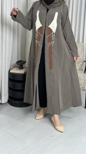 عباية ريناد حرير ياباني ملكي بتطريز يدوي ساحر