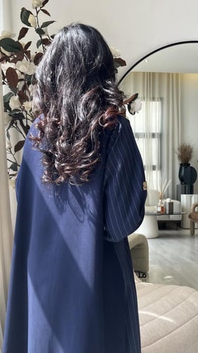 عباية كريب سراميك بتدخيلة كتان مقلم – تصميم عصري