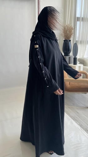 حرير ياباني مع شك خفيف على الاكتاف