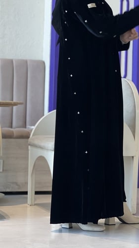 مخمل مع تطريز يدوي ناعم