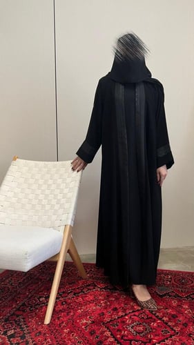 عباية كريب فاخر بتدخيلات حرير مشجر