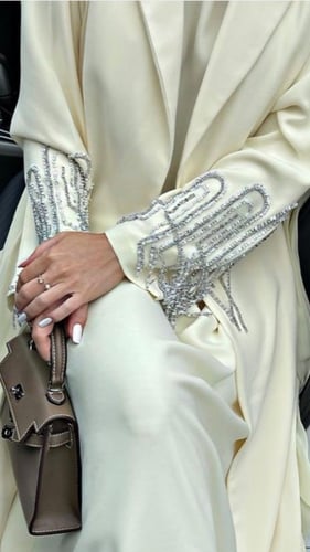 عباية تفته حرير بياقة مع شك فالكم