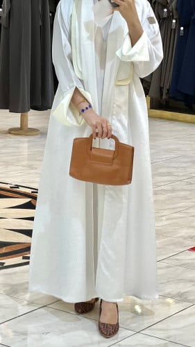عباية انيقة تفته مع كتان ابيض