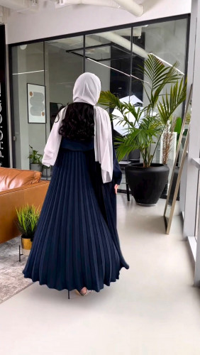 عباية كريب اندونيسي بياقة مع كسرات ليزر من الخلف