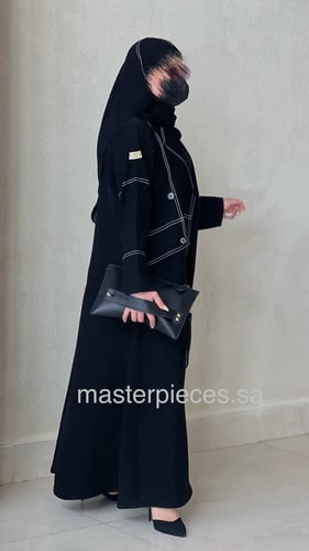 كريب اندونيسي اسود فاحم بياقه ودق ابيض انيق