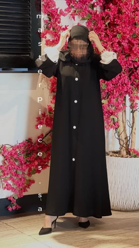 عباية ملككي مع حرير بالكم مقفله من الامام ثوب