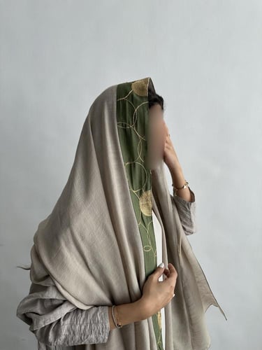 زيتي مطرز ذهبي