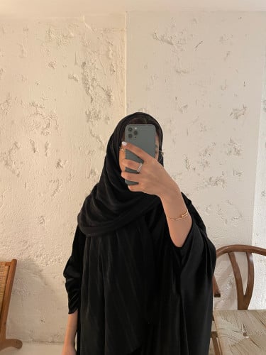 اسود مخطط لماع