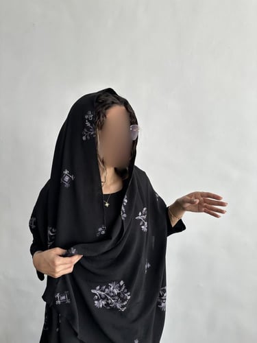 اسود مطرز موف