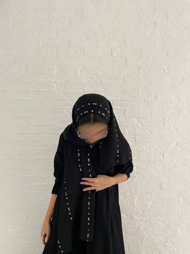 طرحه اسود بذهبي