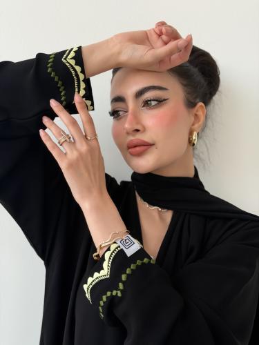 عباية كريب مع تطريز