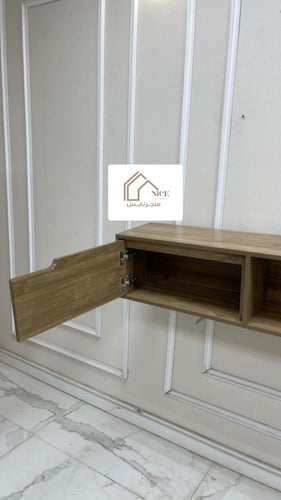 طاولة تلفزيون معلقة