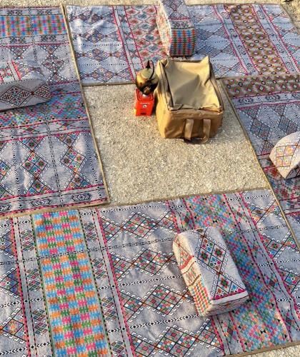 طقم فرشات مع ٤ مراكي عالي الجودة مع الشنطة