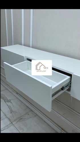 طاولة تلفزيون معلقة