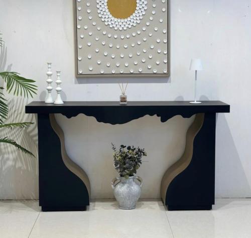 مدخل خشب لون أسود مع ذهبي