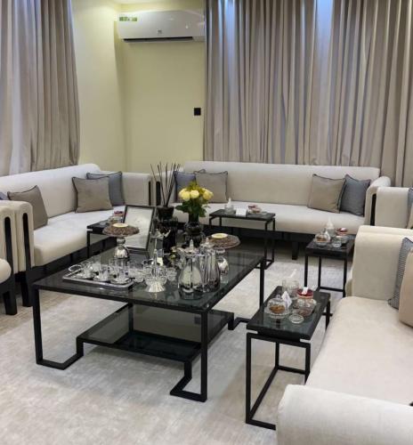 طقم طاولات ضيافة 5 قطع