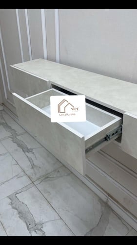 طاولة تلفزيون معلقة