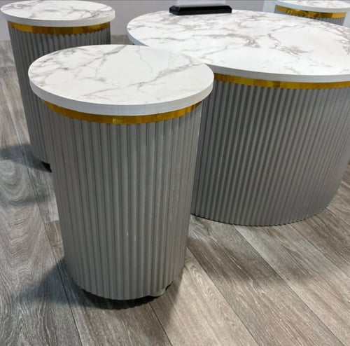 طقم طاولات مع 4 حبات خدمة