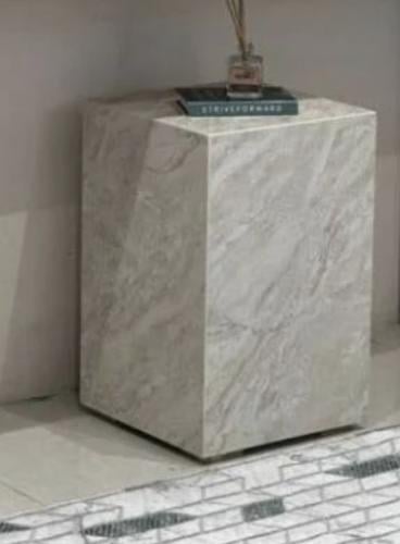 طاولة مفردة