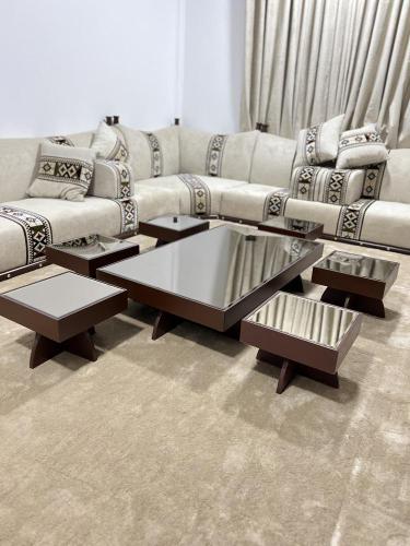 طقم طاولات ارضيه