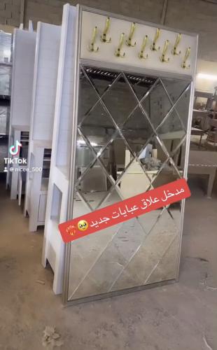 علاق عبايات مع مرايه