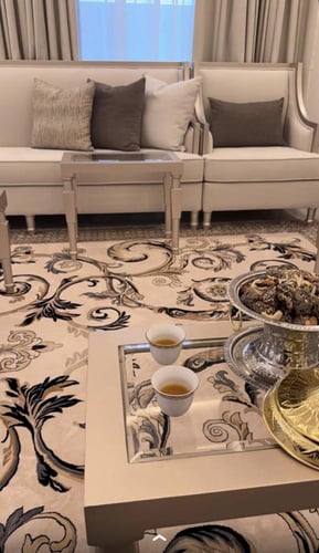 طاولة خدمة حبه